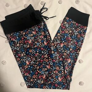 Floral leggings/activewear.